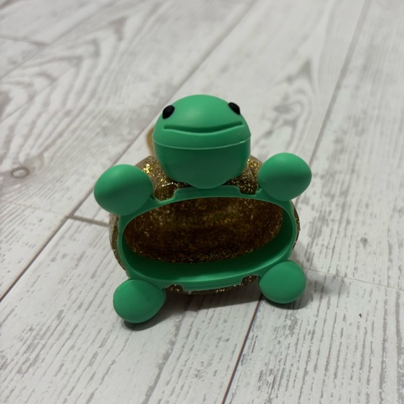 Bath & Body Works Gold and Green Turtle Hand Sanitizer Holder - Picture 3 of 7